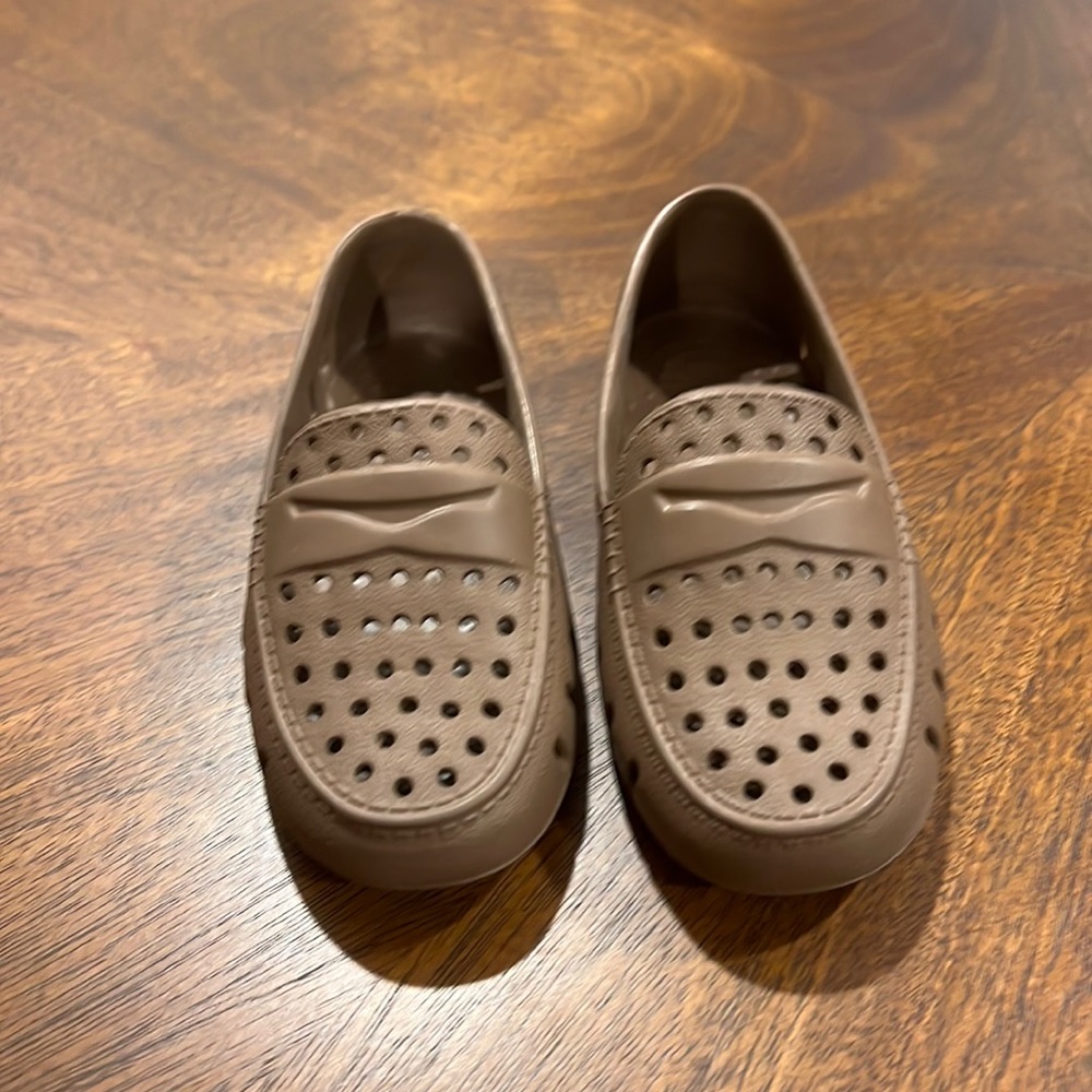 Brand new Floafers shoes size 8 toddler. No box. Never worn